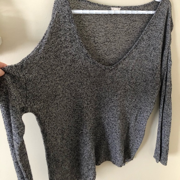 Speckled v-neck long sleeve wool sweater - Picture 2 of 3